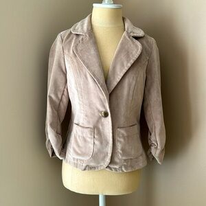Tan blazer with 3/4 gathered sleeves great with jeans